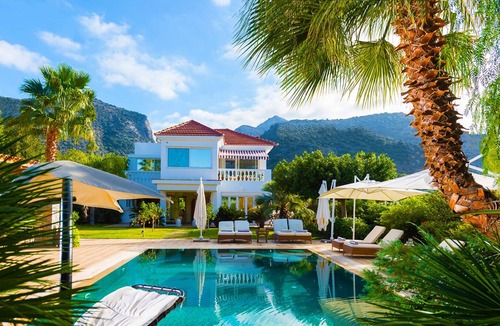 Sissi Villa | Villa Aphrodite 5-bed villa with heated pool and exotic garden
