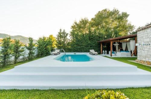 Molos-Agios Konstantinos Villa | Villa Aphrodite with Private Pool in Kamena Vourla
