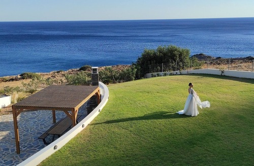 Pefki Villa | Villa Atalandia, a Cretan Oasis of Rest and Light.
