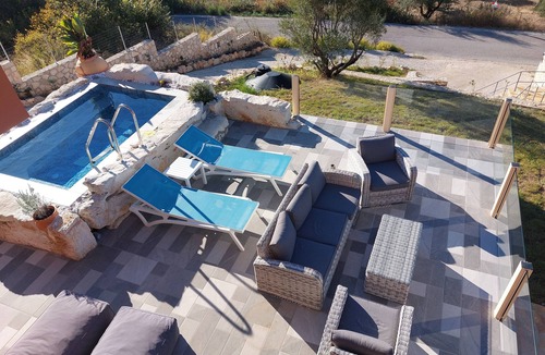 Sami Villa | Villa AvertonFamily sized villa with style, elegance and stunning seaviews!