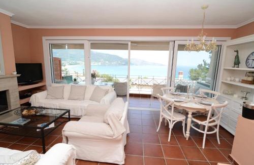 Chrisi Akti House | Villa Blue