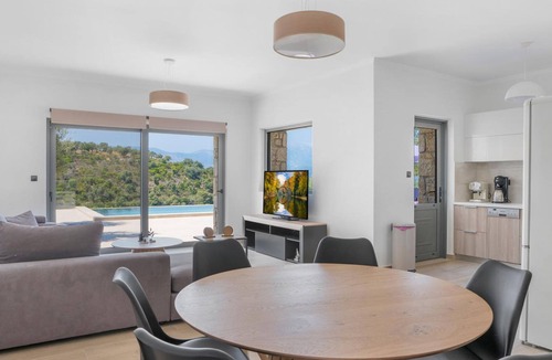 Meganisi Villa | Villa Chriselia - 3 Bedrooms With Sea Access