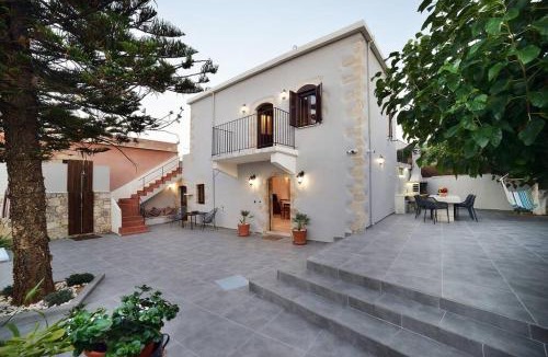 Tzitzifes Villa | Villa Christini a luxury villa with amazing views
