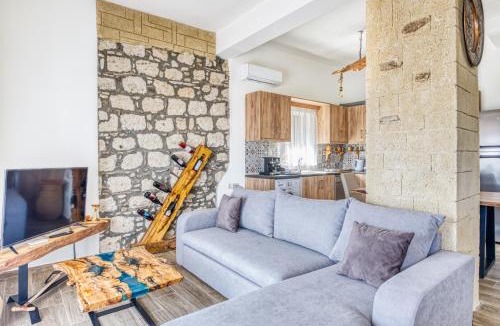 Soroni Villa | Villa Crypty