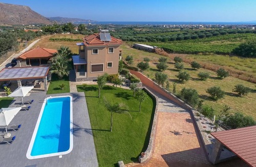 Malevizi Villa | Villa David with private pool