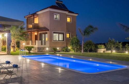 Malevizi Villa | Villa David with private pool