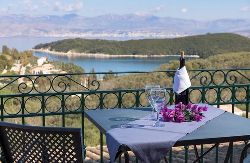 Petaleia Villa | Villa Dendrilia By Rodostamo Collection