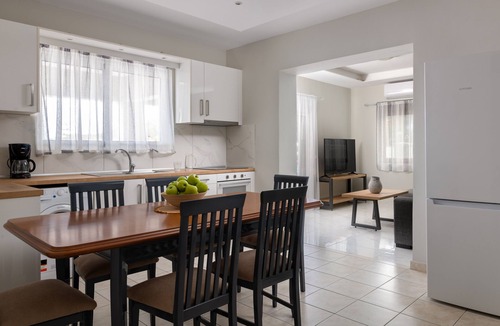 Petaloudes Apartment | Villa Divina