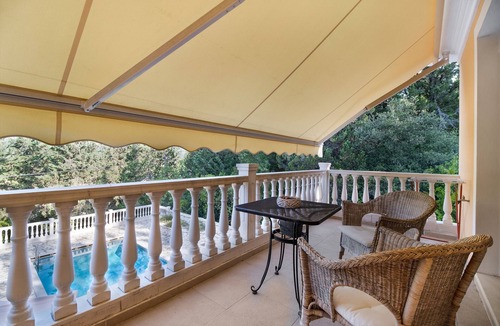 Yenion Villa | Villa 'Eleanor Geni' with Sea View, Wi-Fi and Air Conditioning