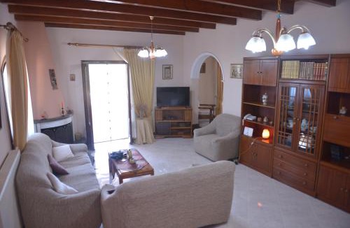 Agios Spyridon Corfu House | Villa Eleni Perithia BY CorfuEscapes