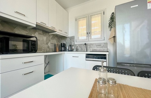 Filaki Villa | Villa Eleonas offers an unrestricted view of the sea and the surrounding area.