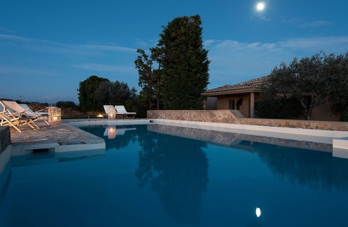 Kilada Villa | Villa Emerald in Petrothalassa