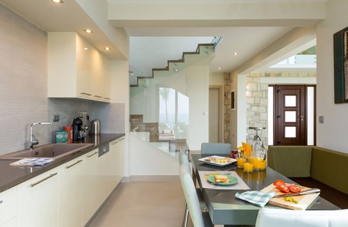 Kissamos Villa | Villa Emilia I Heated* pool, seaview, next to town