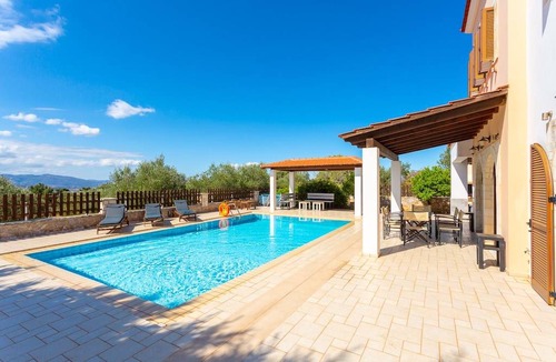 Kefalas Villa | Villa Eva: Large Private Pool, A/C, WiFi