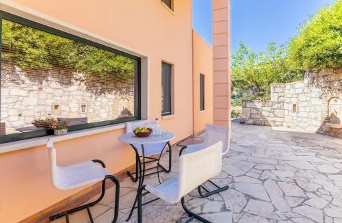 Linoperamata Villa | Villa Evakri with Private Swimming Pool BBQ