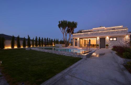 Linia Villa | Villa Flamingo - 4 bedrooms - Private Pool - Next to renowned Issos Beach & Lake Korission
