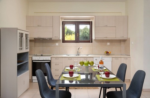 Pyrgos Psilonerou Villa | Villa Flora - Villa close to the seaside with private pool in Crete