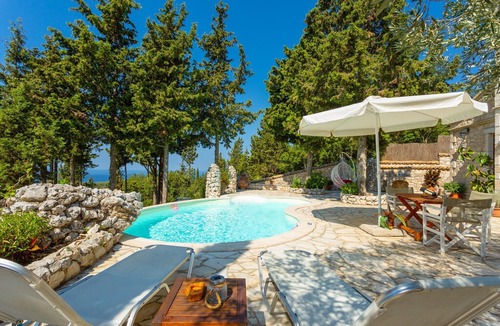 Vlachopoulatika Villa | Villa Gallini: Large Private Pool, Walk to Beach, Sea Views, A/C, WiFi