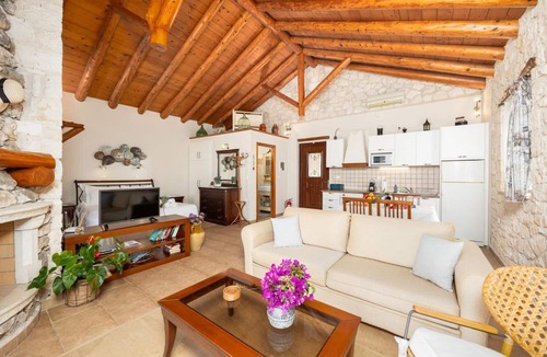 Vlachopoulatika Villa | Villa Gallini - One Bedroom Villa, Sleeps 3