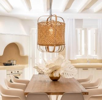 Plaka Villa | Villa Gold & White