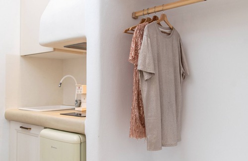 Plaka Villa | Villa Gold&White