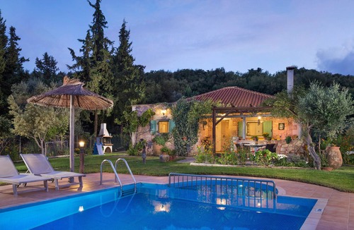 Filippos Villa | Villa Grego, Heated Pool & Garden,Absolut Privacy