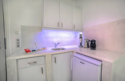 Koufonisia Apartment | Villa Ianthi with Private Terrace, Wi-Fi and Air Conditioning