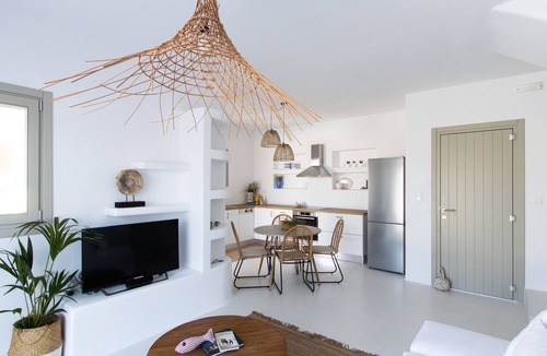 Plaka Villa | Villa ILI - An Uncompromised luxurious escape