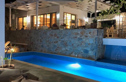 Achlada Villa | Villa in Crete with Panoramic Views & Beaches