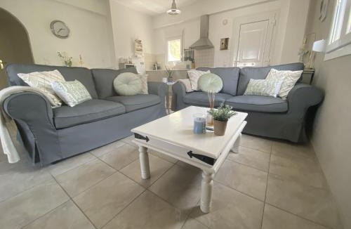 Kirianna Villa | Villa in Loutra with Sea View and Pool