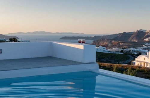 Pyrgos Villa | Villa in the Heart of Santorini l Private Pool