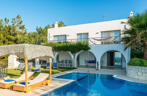 Vamos Villa | Villa Ioanna with heated pool in Plaka, Chania
