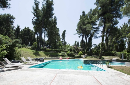 Kassandra House | Villa Iris with Garden and Pool by JJ Hospitality-