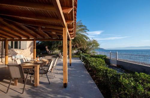 Iria Villa | Villa Isabelle on the beach