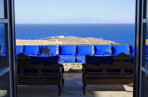 Kalafatis Villa | VILLA ISOLA PARADISO, 9700 FT² OF LUXURY OVERLOOKING THE SEA