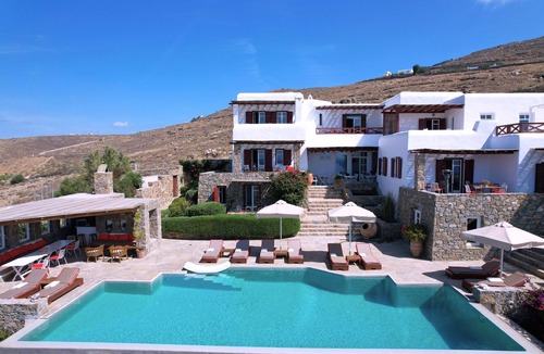 Kalafatis Villa | VILLA ISOLA PARADISO, 9700 FT² OF LUXURY OVERLOOKING THE SEA