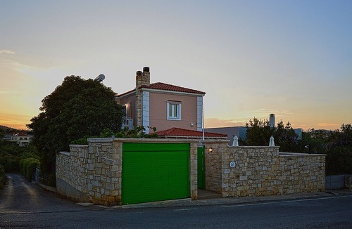 Varipetron Villa | Villa Ithaca. Country side villa close to all worth visiting sights in Chania.