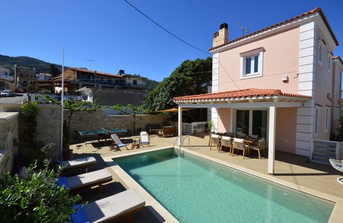 Varipetron Villa | Villa Ithaca. Country side villa close to all worth visiting sights in Chania.