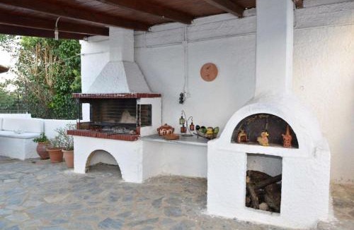Lakopetra Villa | Villa John Dimeon Kato Achaia With Pool - Happy Rentals