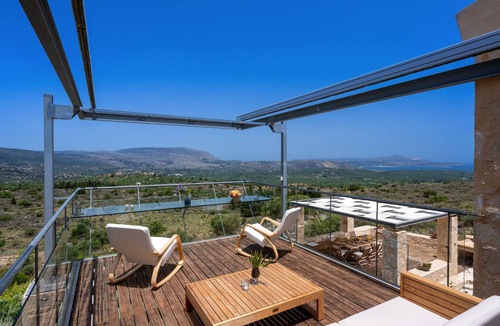 Apokoronas Villa | Villa Kaminia, state-of-the-art architecture with indoor-outdoor catwalk pool