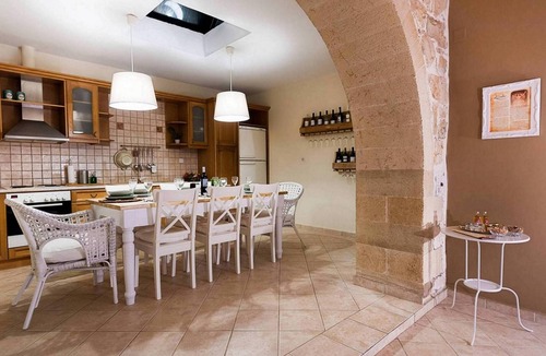 Makhairoi Villa | Villa Kirke - Four Bedroom Villa, Sleeps 9