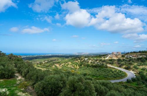 Kirianna Villa | Villa Laga with Pool, 300m to Taverns, Childrens Area, BBQ!