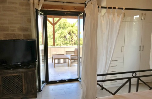 Rethymno House | Villa LaMori in a quiet location with a heatable pool and a beautiful garden