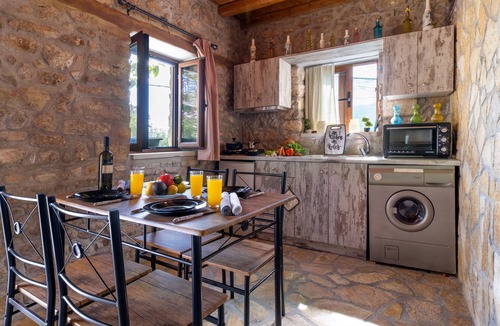 Drimonas House | Villa Lazar with Terrace, A/C & Wi-Fi
