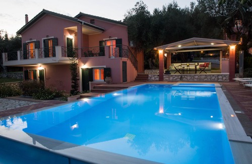 Kariotai Villa | Villa Levantes, villas close to beaches, shops, bakeries, restaurants and cafes