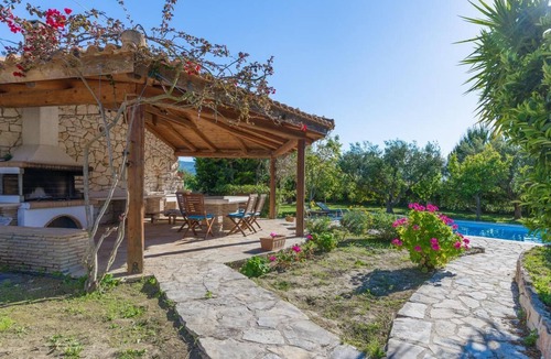 Neromilos Villa | Villa Lilly - Six Bedroom Villa, Sleeps 12