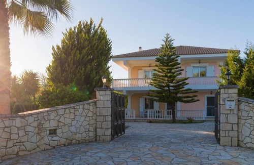 Neromilos Villa | Villa Lilly - Six Bedroom Villa, Sleeps 12