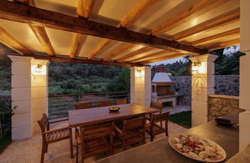 Peroulades Villa | Villa Logas Hill with Panoramic Sea Views, Wi-Fi and Air Conditioning