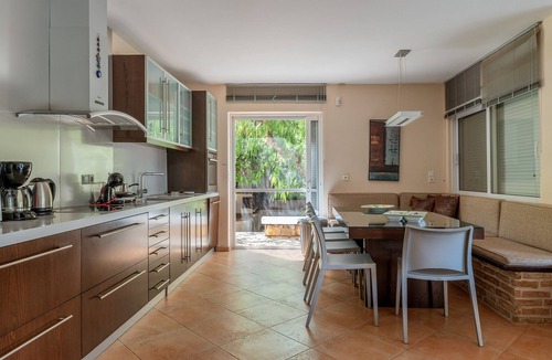 Kiparissia Villa | Villa 'Luxury Flora Kiparissia' with Sea View, Wi-Fi and Air Conditioning