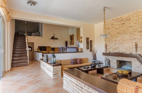 Kiparissia Villa | Villa 'Luxury Flora Kiparissia' with Sea View, Wi-Fi and Air Conditioning